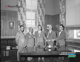 001 - Groupe d'hommes
