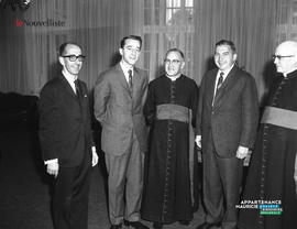 001 - Groupe d'hommes