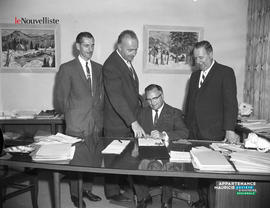 001 - Quatre hommes