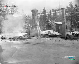002 - Ruines d'un bâtiment incendié