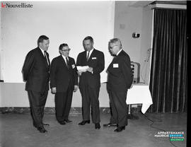 001 - Quatre hommes