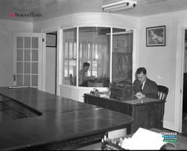002 - Bureau