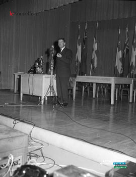 003 - Conférencier