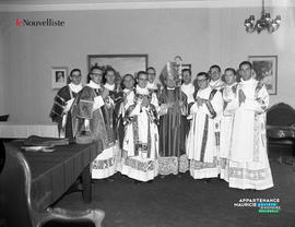 001 - Groupe de religieux