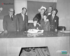 002 - Signature du livre d'or