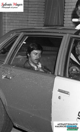 Homme dans une voiture