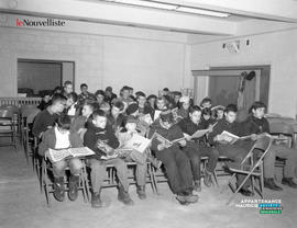 001 - Étudiants en train de lire