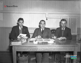 004 - Groupe d'hommes