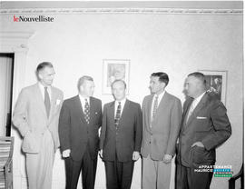 001 - Cinq hommes