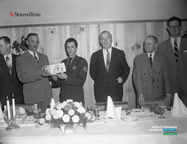 001 - Groupe d'hommes