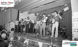 Groupe de musique sur scène
