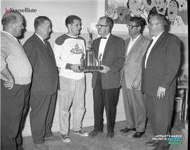 001 - Remise de trophée