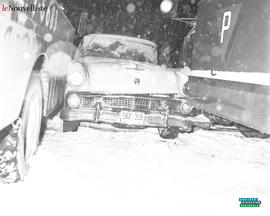 004 - Voiture accidentée
