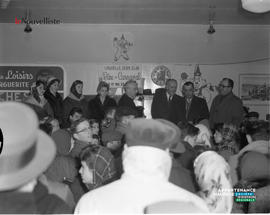 006 - Groupe de personnes et foule