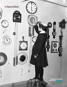 001 - Fillette et horloges