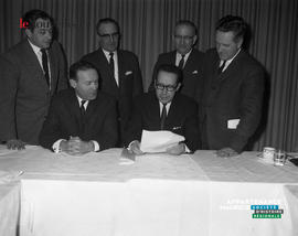 001 - Groupe d'hommes