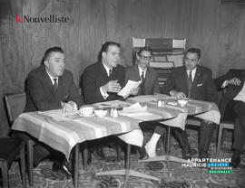 001 - Groupe d'hommes
