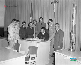 001 - Groupe d'hommes