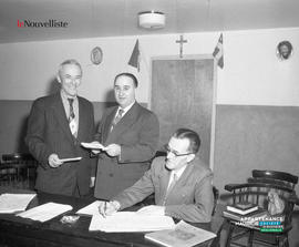 002 - Groupe d'hommes