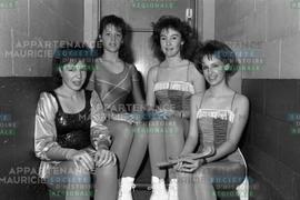 Patineuses dans les marches