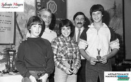 Personnes avec des trophées