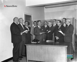 001 - Groupe d'hommes