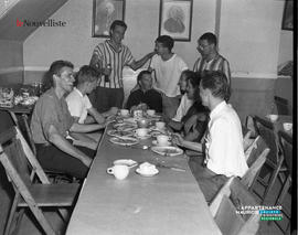 001 - Groupe d'hommes
