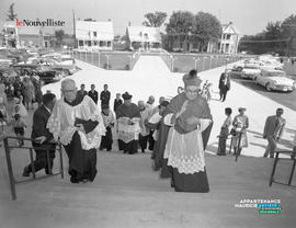 002 - Procession