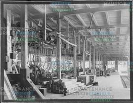 Machinery in the paper-mill. Aug 1901. Août 1901 L'installation de la machinerie dans la première...