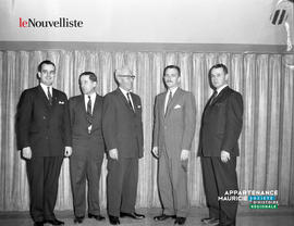 001 - Groupe d'hommes