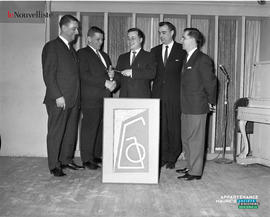 001 - Groupe d'hommes