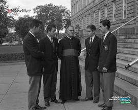 002 - Groupe d'hommes