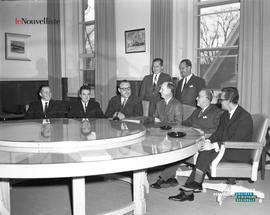 005 - Groupe d'hommes