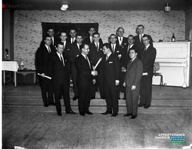 002 - Groupe d'hommes