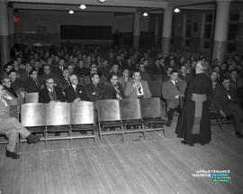 001 - Personne dans une salle