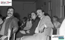 Personnes dans une salle
