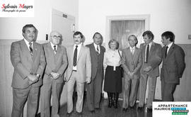 Personnes dans un corridor
