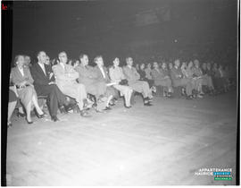 002 - Groupe d'hommes