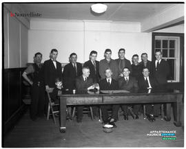 001 - Groupe d'hommes