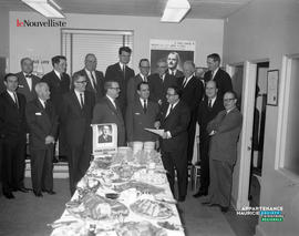 001 - Groupe d'hommes
