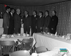 001 - Groupe d'hommes