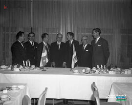 001 - Groupe d'hommes
