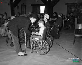 001 - Remise de cadeaux et jeux