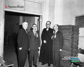 001 - Quatre hommes