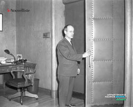 009 - René Levesque