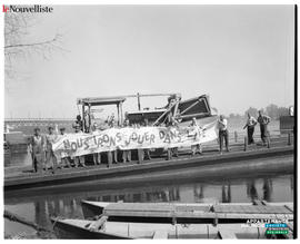 004 - Transport d'un bulldozer sur l'île