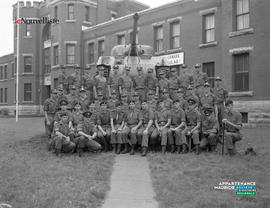 002 - Groupe de militaires