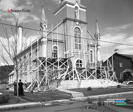 002 - Église
