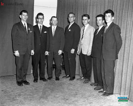 002 - Groupe d'hommes