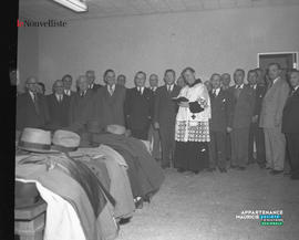 004 - Groupe d'hommes